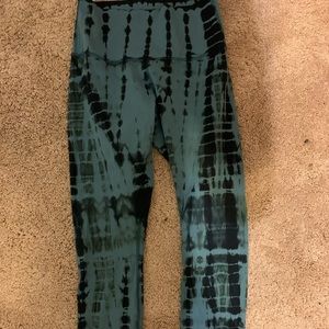 Lululemon leggings size 6